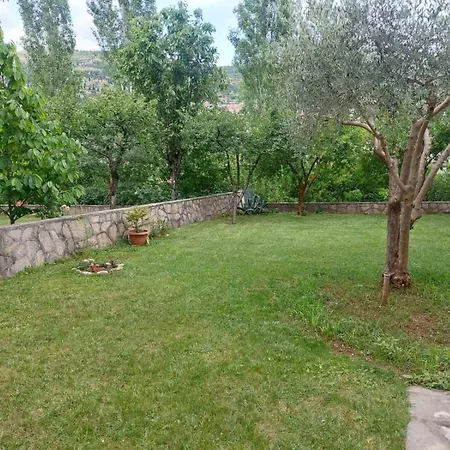 A&t * Mostar